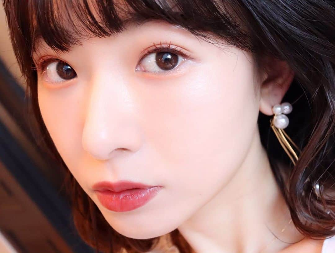 西川瑞希（みずきてぃ）さんのインスタグラム写真 - (西川瑞希（みずきてぃ）Instagram)「オレンジメイクに使ったのはこちらのアイテム達❤︎to/oneの新作コスメは他のカラーもとっても綺麗で使うのが楽しみです💐 . アイシャドウ @toonecosmetics #トーン #トーン #ペタルアイシャドウ #06 . マスカラ @toonecosmetics #トーン #ロングラッシュマスカラ #04 . リップ @kurebazaar_japan #ルージュキュアバザー #サテン #LS06 . 今度YouTubeにこのメイクの動画、アップしようかな？！☺︎ . #mizukitotalbeauty #makeup #orange #オレンジメイク #メイク #新作コスメ #コスメレポ」1月15日 21時01分 - mizuki_nishikawa_