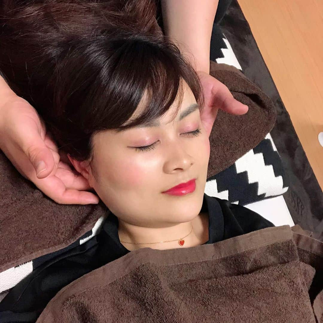 野本愛さんのインスタグラム写真 - (野本愛Instagram)「今日は  @daikanyama_medical まで整体してもらいに行ったよー😃✨ . 担当してくれた前村先生は、 なんと柔道世界選手権の選手トレーナー✨ . 有名アスリートやモデル、芸能人も沢山施術してるの😃❣️ . 肩こりや背中の凝りが酷くて、 呼吸も浅くなってたんだけど、 施術してもらったら、 深く呼吸できるようになった❣️❣️ . たった30分で体楽になった✨✨ . 猫背や巻き肩だと呼吸が浅くなって 疲れやすくなったり、 自律神経が乱れたりするから 定期的なメンテナンス大事だね😃✨ . #代官山メディカル整体院 #整体 #代官山 #ボディメンテナンス #肩こり解消 #首コリ #ストレートネック #自律神経ケア #マッサージ好き #ボディケア #代官山整体 #東京整体 #daikanyama #bodycare #straightneck」1月15日 21時11分 - himemode