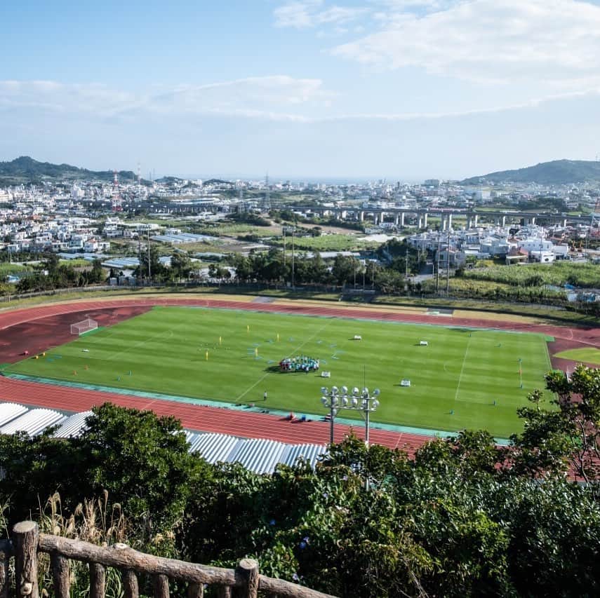 徳永悠平のインスタグラム：「今シーズンもよろしくお願いします。 いいキャンプにしたいと思います。  #vファーレン長崎  #長崎  #沖縄  #南風原  #キャンプ」