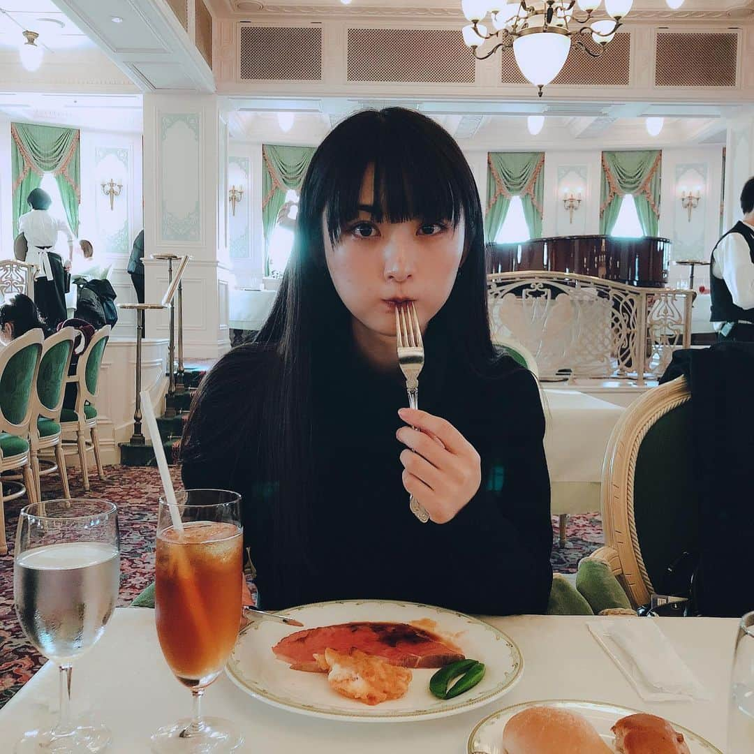 真奈さんのインスタグラム写真 - (真奈Instagram)「25歳最後の日は まゆがディズニーに 連れて来てくれた🥰 . 男前すぎるんだよ😭 ありがとう💓 . 幸せだ〜〜☺️ . #まゆちゃんかわいい」1月15日 21時28分 - manatmnt0116