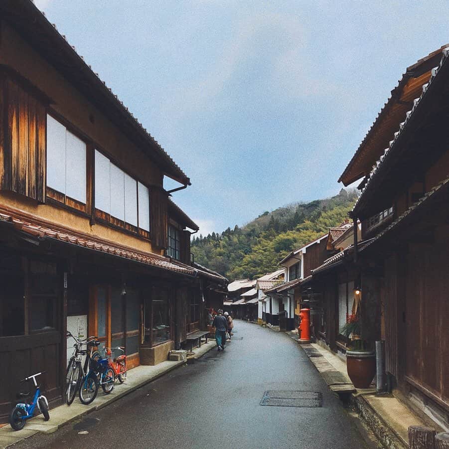 小林ようのインスタグラム：「#大森地区 .  #japantrip #solotravel #solotraveler #iwamiginzan #shimane #iphonefoto #여행 #일본 #石見銀山 #世界遺産 #一人旅 #一人旅女子 #島根 #小林の世界遺産探訪」