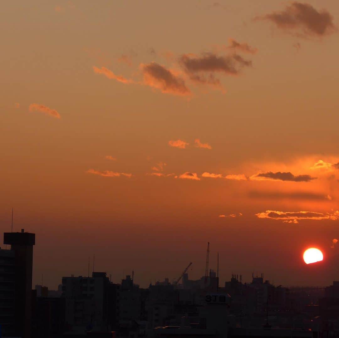 有森裕子さんのインスタグラム写真 - (有森裕子Instagram)「いつもより…紅い夕陽に感じる。」1月15日 21時42分 - arimori.yuko33