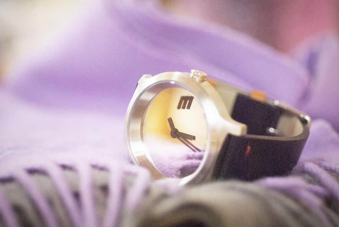 のインスタグラム：「. 鏡の反射を利用したデザイン ⌚️MIRROR Series . . . . . . Unique is Simple . . . . . #mirror #tacs #tacsjapan #タックス #ライフスタイル #uniqueissimple #カメラのある生活 #カメラ好き #カメラ散歩 #メンズスタイル #オトナ女子コーデ #カジュアルコーデ #カジュアルファッション #ビジネスカジュアル #ビジネススタイル #デザイン好き #カジュアルファッション #カジュアルスタイル #ファッション大好き #ファッションアイテム #ファッション雑貨 #朝の風景 #表参道 #表参道カフェ #daily_photo_jpn #japan_daytime_view #lovers_nippon_artistic #tmt_bigholiday #tmt_tokyo #mensstyle #tmt_japan」