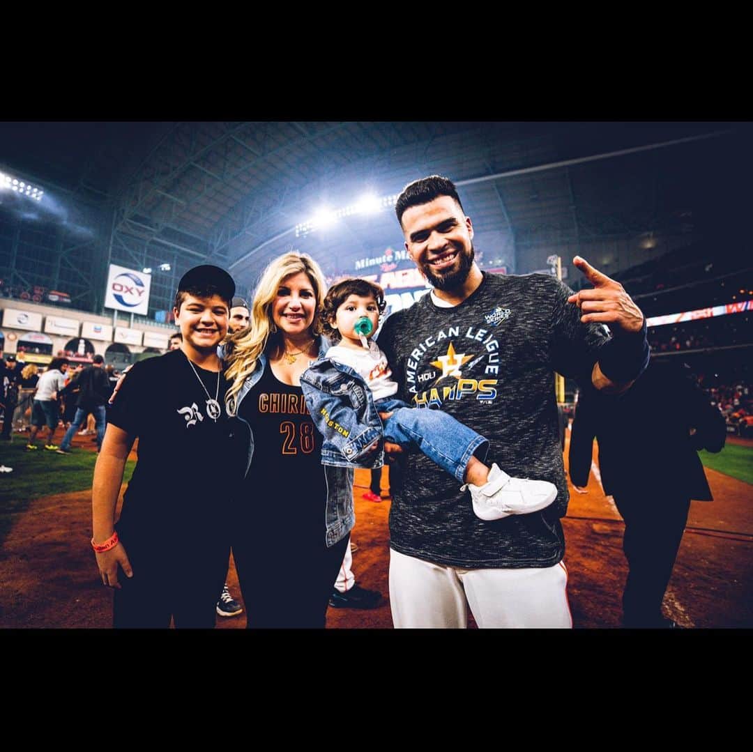 ロビンソン・チリノスのインスタグラム：「Thank you Houston 🧡」