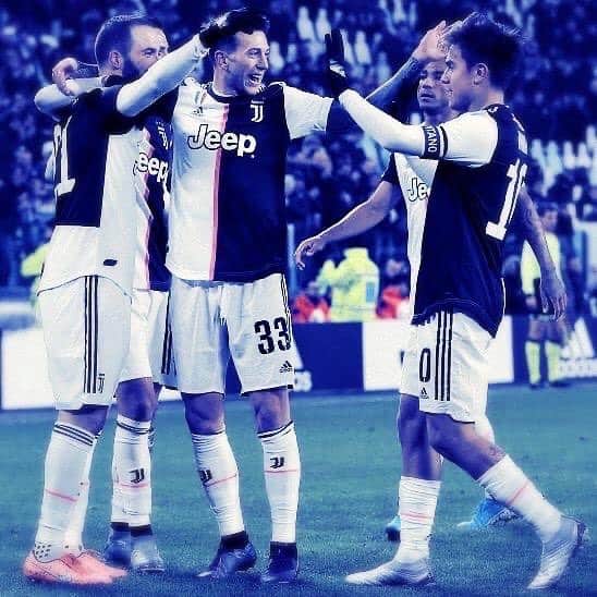 フェデリコ・ベルナルデスキのインスタグラム：「That’s Poker!! 🖤🤍🖤🤍 #ForzaJuve #FinoAllaFine #CoppaItalia #JuveUdinese」