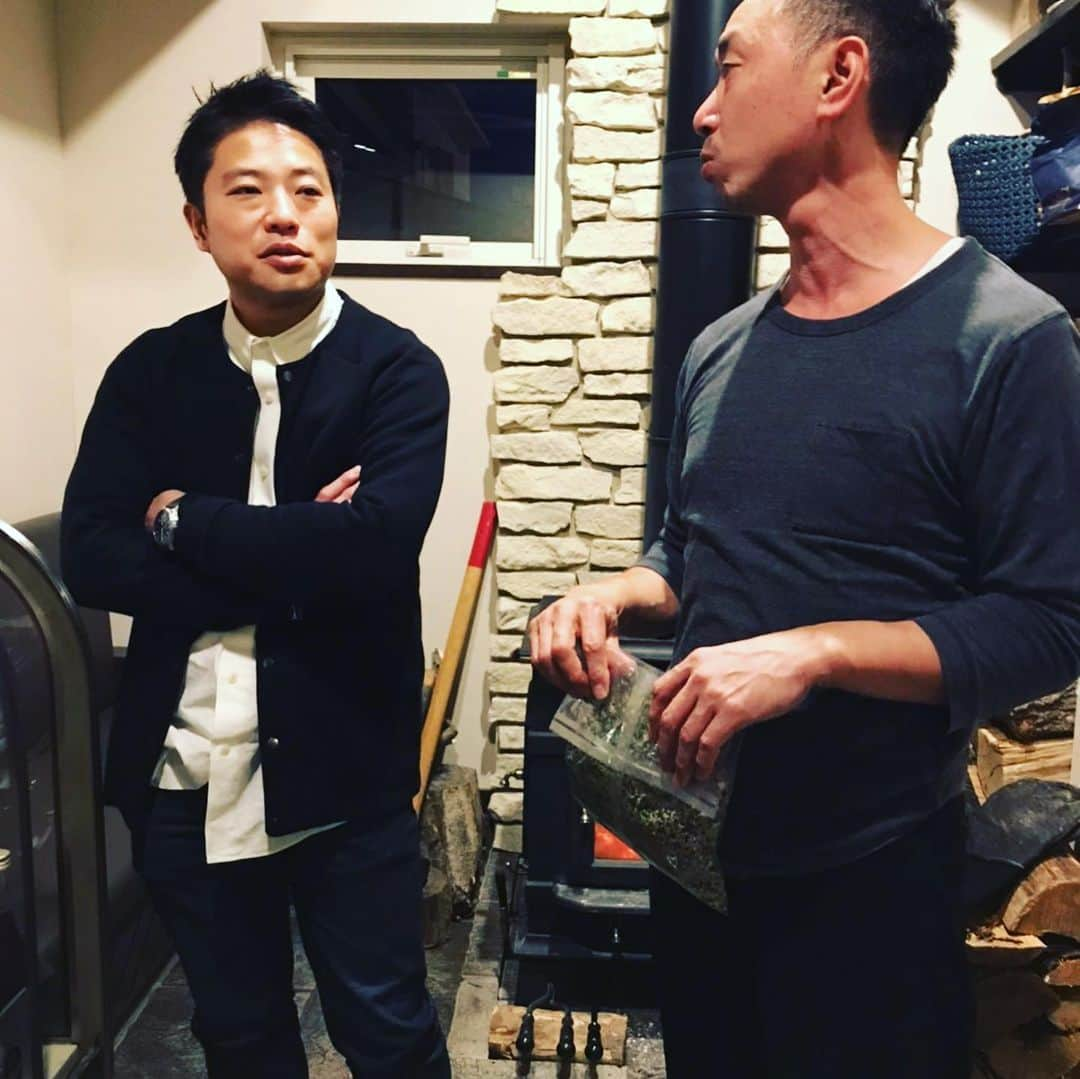 栗原心平さんのインスタグラム写真 - (栗原心平Instagram)「昨日はむつ市長にお会いして、むつ市の食を堪能しました！ 味噌貝焼きにアグレアーブル、とどめはBARで。市長とても気さくな方でしたww今度飲みたいなぁ。 #栗原心平 #shimpeikurihara #むつ市 #むつ市長 #宮下市長 #青森県 #アグレアーブル #竹川シェフありがとうございます #武田屋 #エージェントスミス #小林くん」1月16日 7時18分 - shimpei_kurihara