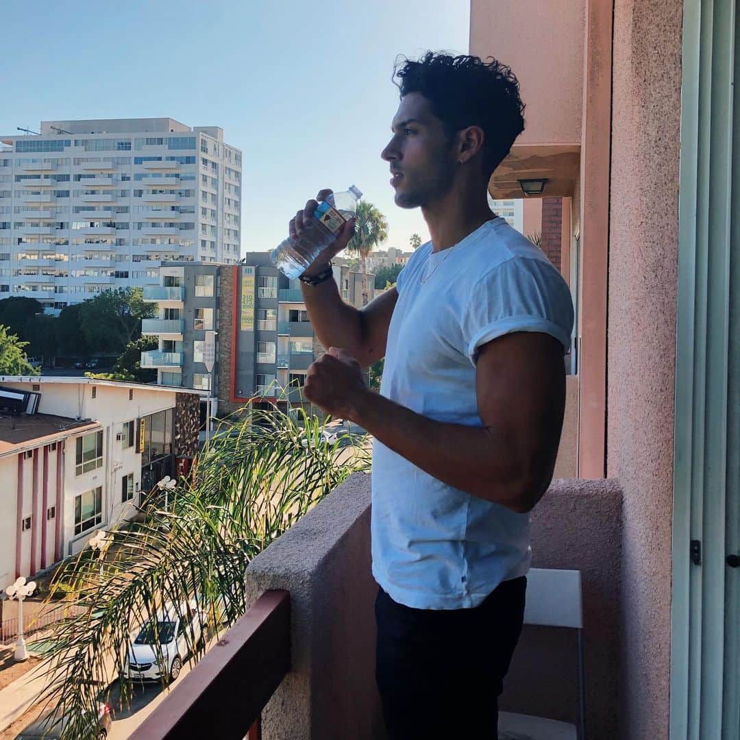 Steven Kellyのインスタグラム：「Little trim to start the year fresh / Exciting stuff coming to all my fitness people out there 🔜💪🏼🔜」