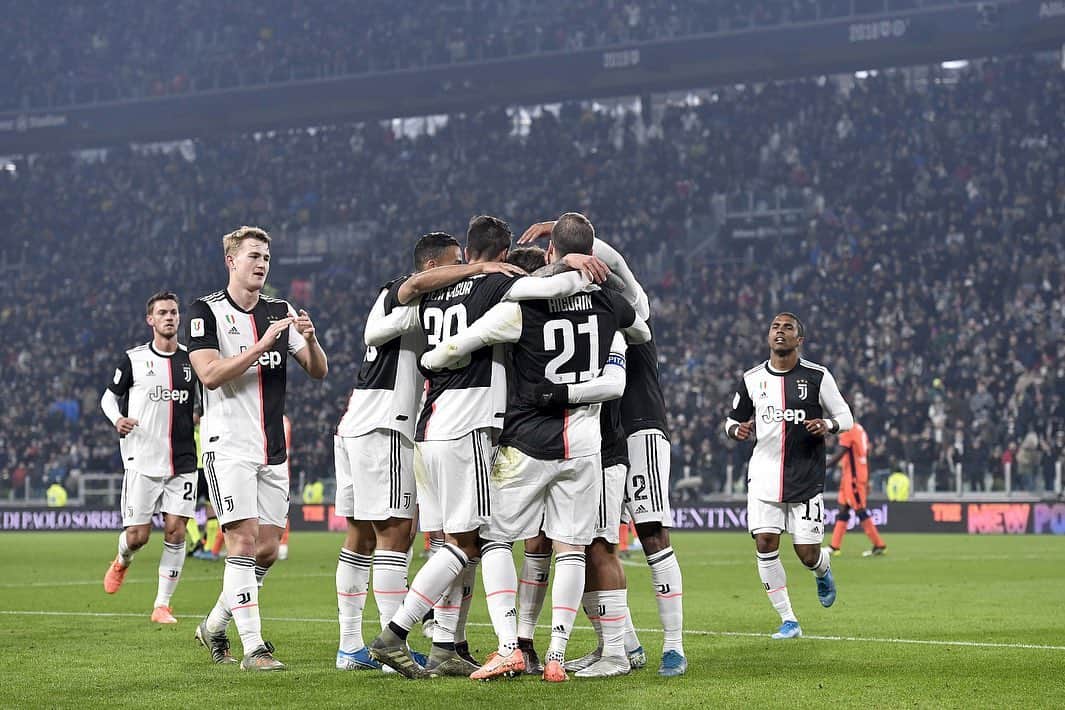 ロドリゴ・ベンタンクールのインスタグラム：「Bellissima vittoria! Continua il nostro cammino in #CoppaItalia 🏆💪🏼 #JuveUdinese @juventus  Gran victoria! Seguimos adelante en la #CoppaItalia 🏆💪🏼 #JuveUdinese @juventus」