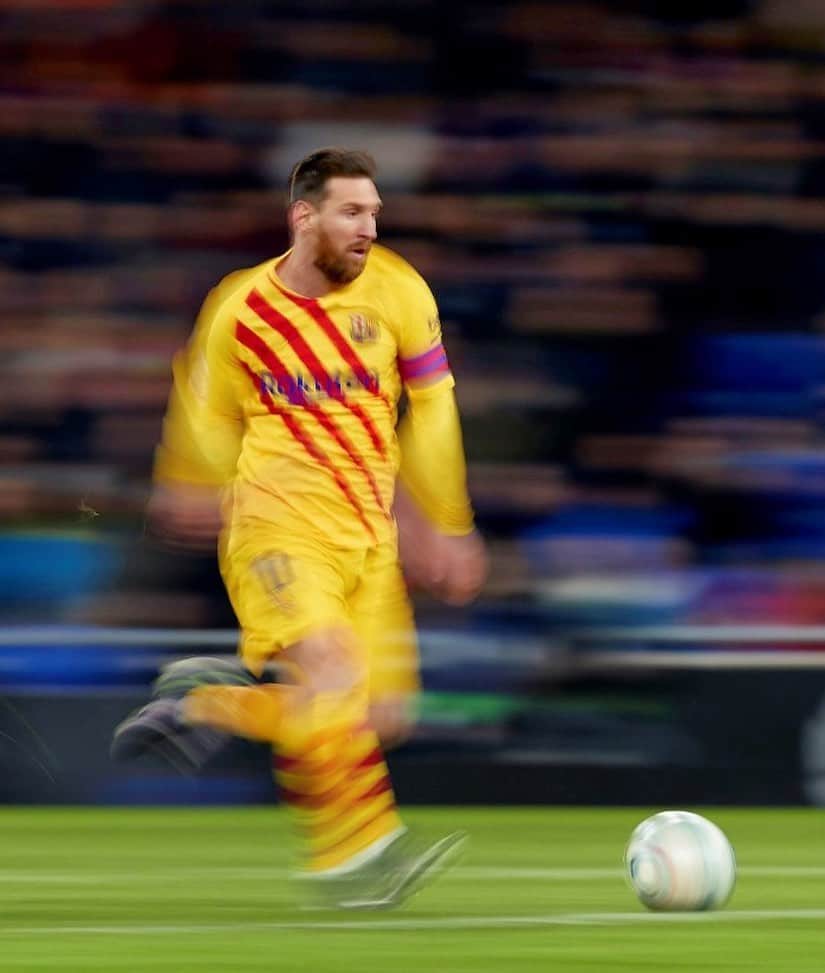 LFPさんのインスタグラム写真 - (LFPInstagram)「🌪 U N S T O P P A B L E 🌪 • 🌪 ¡Atrapa a @leomessi si puedes! 🌪 • #LaLiga #LaLigaSantander #Barça #Messi #Football」1月16日 7時47分 - laliga
