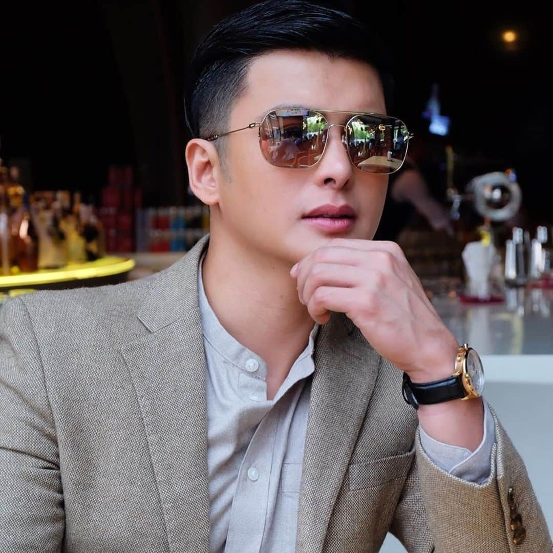 JINS PHILIPPINESさんのインスタグラム写真 - (JINS PHILIPPINESInstagram)「For that extra touch of class. ✨ @teejaymarquez⁠ .⁠ .⁠ .⁠ .⁠ #JinsPerfectPair #jinseyewear #opticalph #jinsphilippines #stylisheyewear #eyeglassesph #eyefashion #fashionableglasses #fashionableeyewear #sunglassesph #eyewearph #designerglasses #smnorthedsa #smaura #smmakati #robinsonsplacemanila #smmegamall #rg」1月16日 8時02分 - jins_philippines