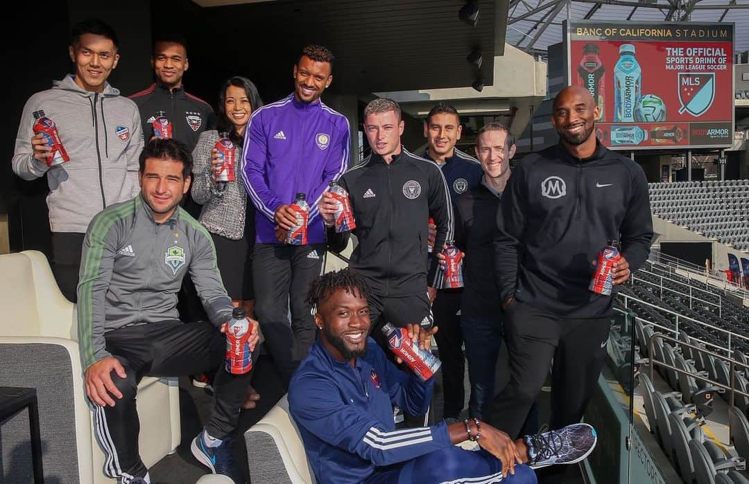 コービー・ブライアントさんのインスタグラム写真 - (コービー・ブライアントInstagram)「Proud to announce today that @drinkbodyarmor is now the Official Sports Drink of Major League Soccer AND 19 @mls Clubs. Let’s go! 🙌🏾」1月16日 8時16分 - kobebryant