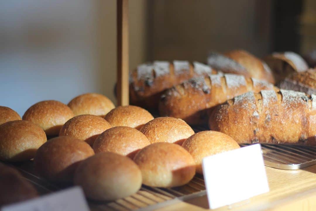 yukaさんのインスタグラム写真 - (yukaInstagram)「bakery🥖🥨🥐 ・ ・ ・ シンプルで食べやすいサイズのパンが並んでます。 ・ #bakery #ベーカリー #パン屋 #芒種のパン  #名古屋パン屋」1月16日 8時19分 - yuka_ff