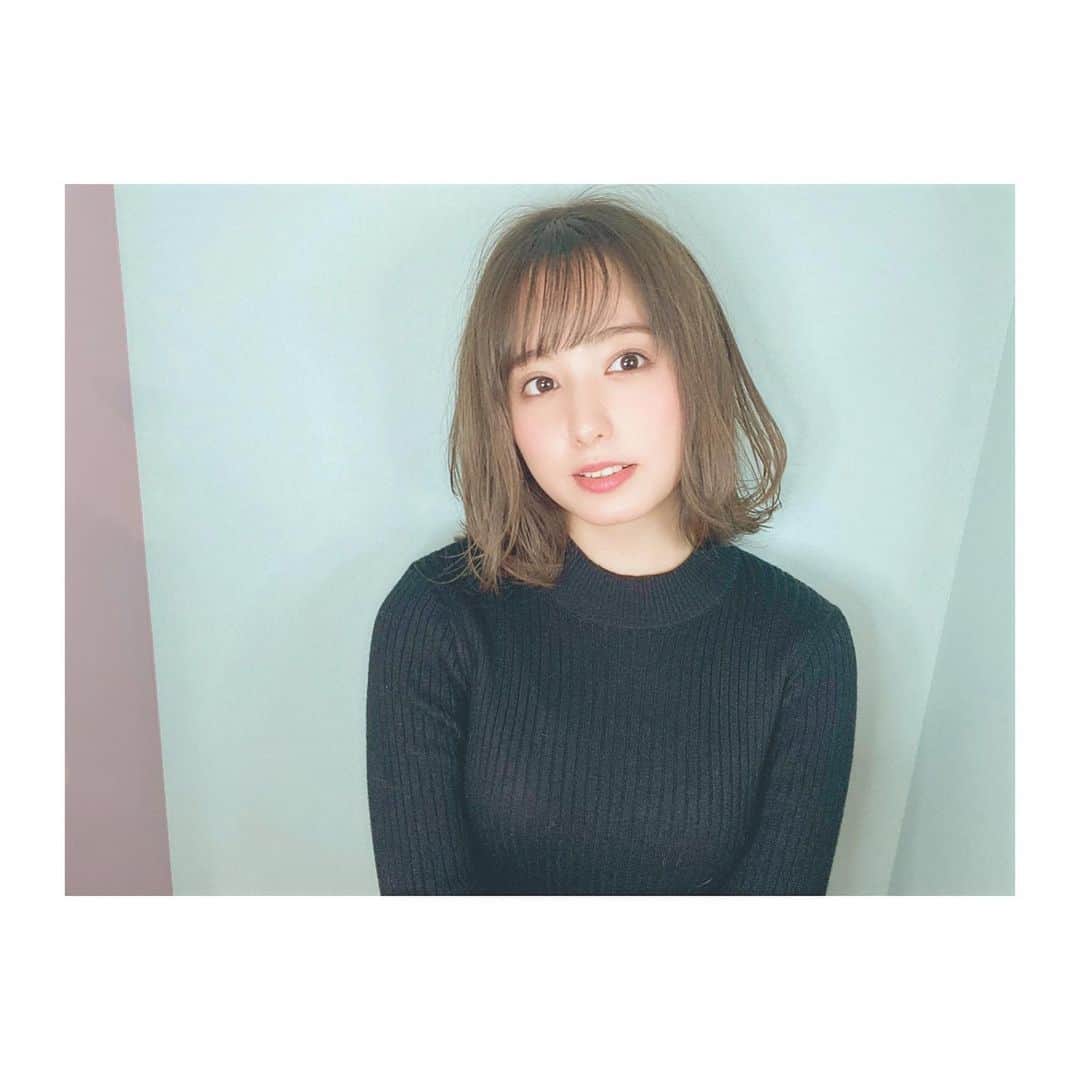 前田美里のインスタグラム：「少し髪の毛切ったよーう。 (またご縁がありずっとヲタ話してた) #美容院 #イメチェン #カット #アンブルージュ #ハイライト #代官山 #カラー #サロン #欅坂46 #ヲタク #beauty #color #japanesegirl #follow #followme」