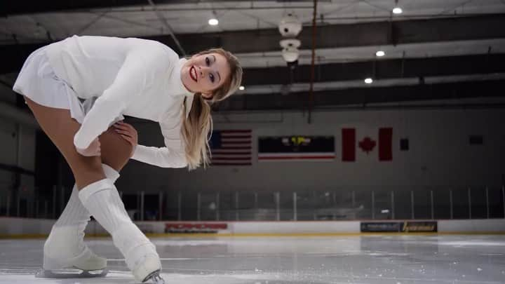 グレイシー・ゴールドのインスタグラム：「It was so fun recreating The Cutting Edge movie for @julepbeauty’s #eyeontheprize campaign. See the full video campaign on Julep.com! Video by @brianquist. Link in bio! ✨⛸ #juleppartner #julepbeauty #julepeyeontheprize #eyeontheprize」