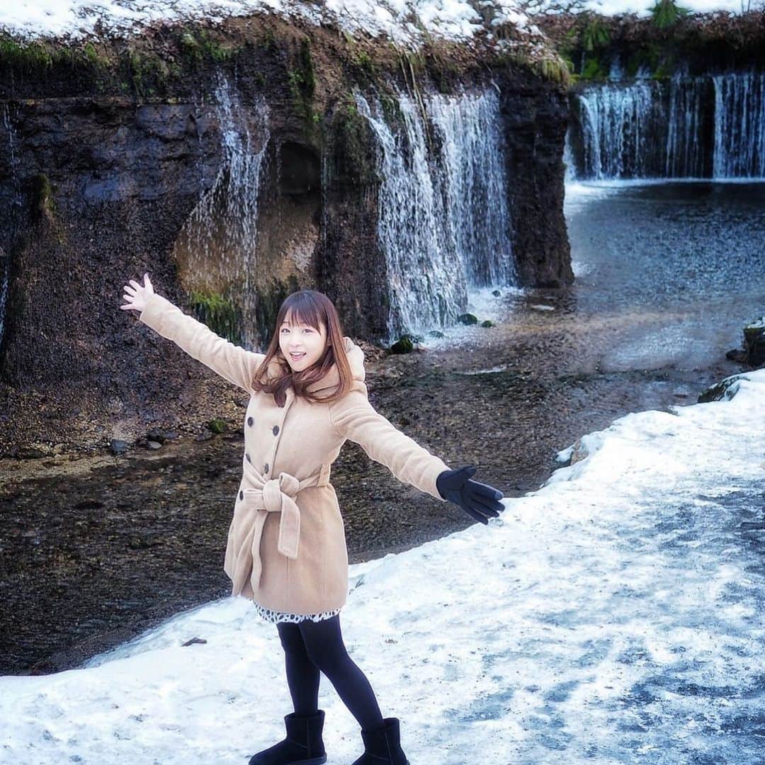 くぼたみかのインスタグラム：「First trip of this year was to the best hot spring♨️ 今年初の旅行は軽井沢&万座温泉✨✨万座は初めて行ったけど、秘湯感や硫黄の香りが強くて、雪景色も本当に幻想的でした♨️⛄️温泉好きさんにオススメ😍 #hotsprings #温泉　#travel #japan #karuizawa #軽井沢　#旅行　#硫黄の匂いって好き　#軽くやみつき」
