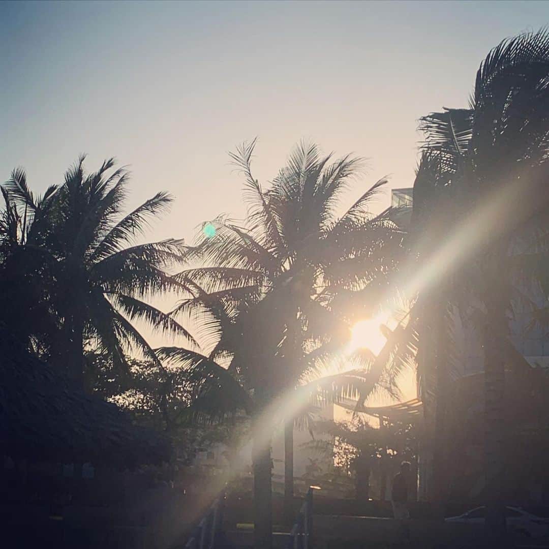 akikoさんのインスタグラム写真 - (akikoInstagram)「Sunset #ミーケービーチ」1月15日 23時46分 - akikojazz
