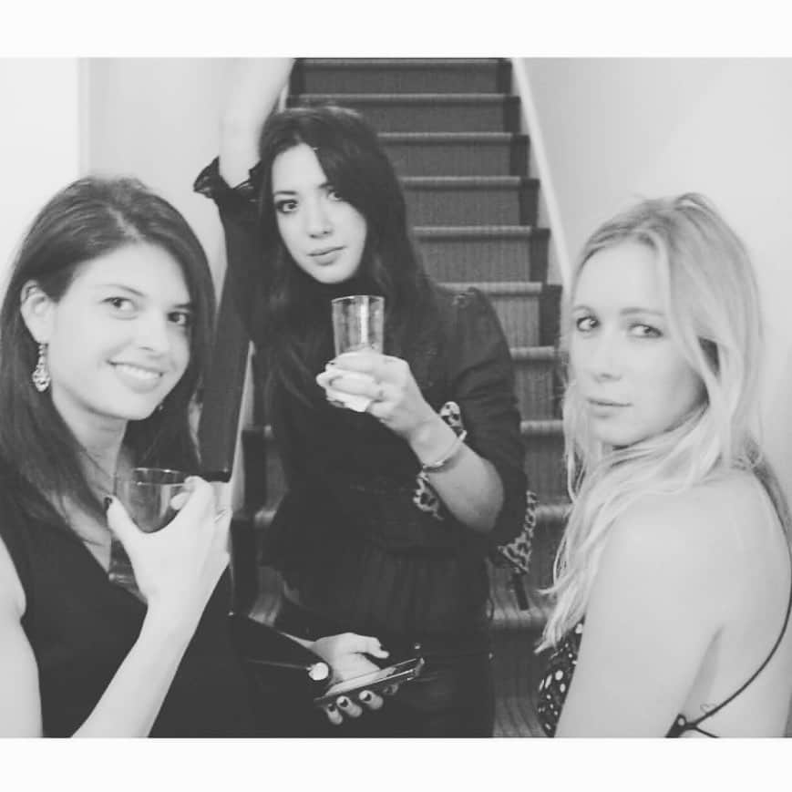 ミシェル・ブランチのインスタグラム：「Missing these two every damn day. Wishing we all lived in the same city. 😩🙃」
