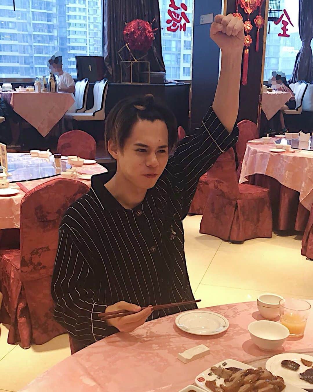 小笠原海さんのインスタグラム写真 - (小笠原海Instagram)「. 中華料理が！食べ！たい！！！ 火鍋の気分なのですが誰か食べに行きませんか？🧚🏻‍♂️」1月15日 23時57分 - 927_kai