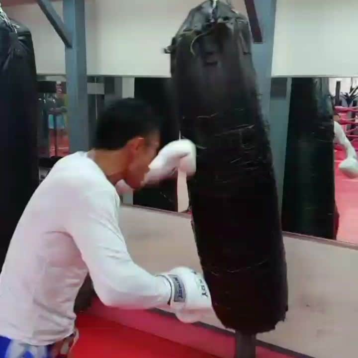 梅野源治のインスタグラム：「パンチ強化中👊👊👊 #ビックマッチ二連チャンほぼ決定 #お楽しみに #俺はやる」