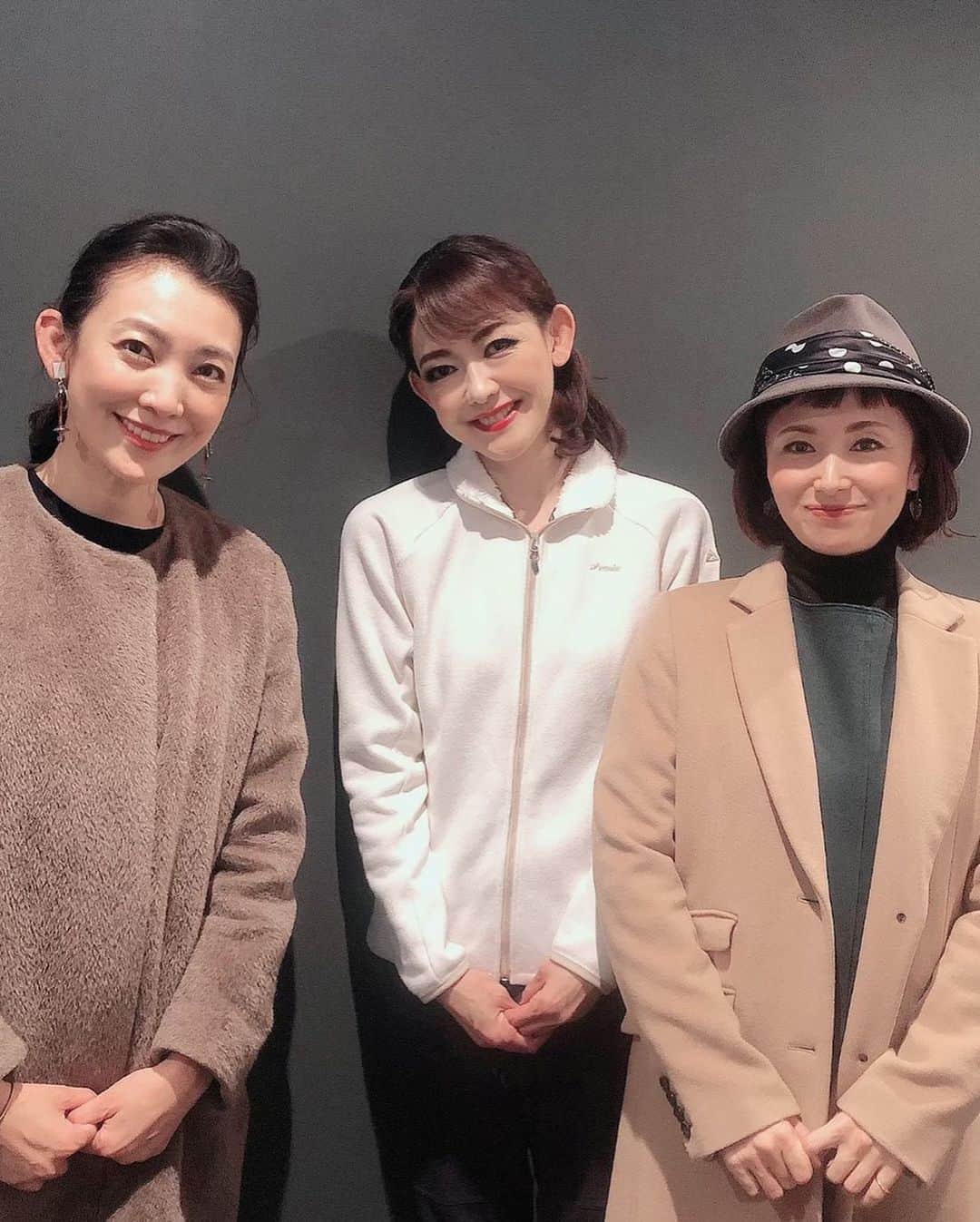田中美里のインスタグラム：「先日、京子ちゃんとコンサートに行ってきました。  宝塚のレジェンドたちがたくさん出演する贅沢なコンサート。  以前ご一緒した姿月あさとさんも素敵でした。  #ラテン #宝塚ob  #姿月あさと  さん #ピアノ #清水ゆかり　さん #イイノホール  @kyoko.yanagihara」