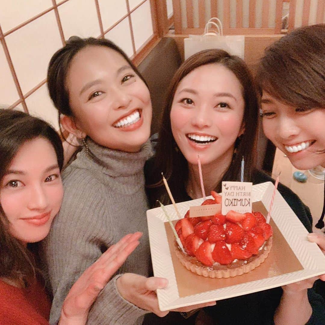 齊藤このみさんのインスタグラム写真 - (齊藤このみInstagram)「のーちゃんたんおめ🎂🎉🎉🎉 バースデーガール❤️ いつまでもお元気でいてください👵❤️ 心に夢を君には愛を❤️ #同い年#ケーキもっただけで笑えてきた#箸おか#箸が転んでもおかしい年頃#ずっこけ女たち#kinkikids」1月16日 0時29分 - konosuke1006