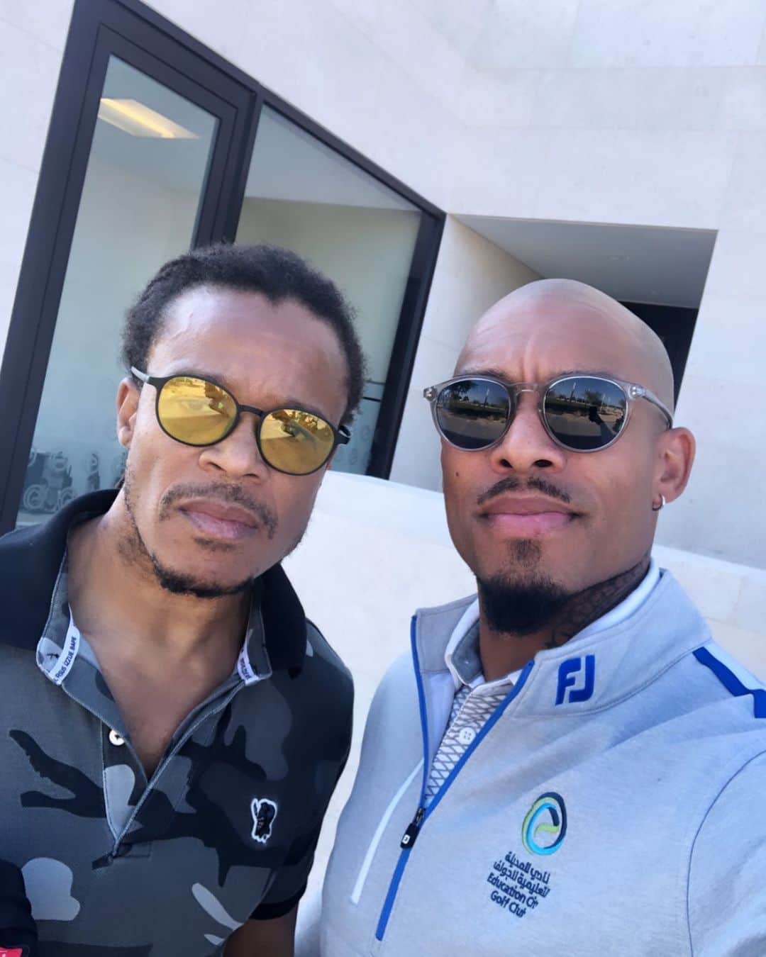 ナイジェル・デ・ヨングのインスタグラム：「Look who’s in town 😎// 2 vs 2 anyone?! #MidfieldWarriors #AmsterdamBreed」