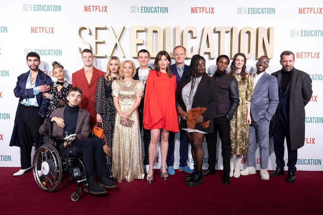 エイサ・バターフィールドのインスタグラム：「Love these people, love this show. Two days till Season 2 drops, hope you enjoy 💦  Styling - @steviewestgarth  Garms - @stellamccartney  Hair - @joemillshair」