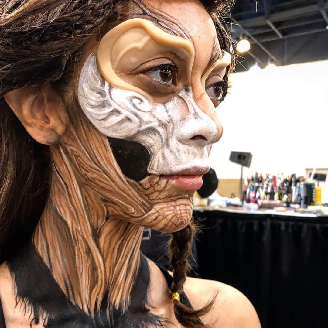 Amazing JIROさんのインスタグラム写真 - (Amazing JIROInstagram)「I had a wonderful time in IMATS LA 2020!  Thank you IMATS and Make-Up Artist Magazine for letting me join this brilliant event!  And thank you for those who came to see my makeup demo! ． Face paint & Makeup : #amazing_jiro Hair : Ryu Miyazaki @lukemiyazaki Flower collaborator : Daisuke Shimura @daisuke_shim Model : Nayeli Morales @themyjelly Assistant : Yui Amano / Takahiro Seshita / Akira Miura Special thanks : Michael Key @michaelkeyreal / IMATS @imatsofficial / Make-Up Artist Magazine @makeupartistmag / Akihito Ikeda @studio_aki ． #imats #imatsla #makeupartistmagazine #makeupartist #mua #promua #mualife #facepaint #bodypaint #sfx #sfxmakeup #fxmakeup #art #beauty #makeup #fantasymakeup #filmmakeup #makeupartistry #creativemakeup #makeupideas #makeupjunkie #makeupdemo #tradeshow #convention #pasadena #california #losangeles #hollywood」1月16日 1時17分 - amazing_jiro