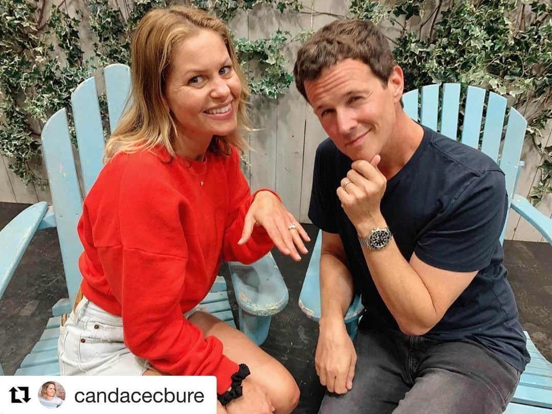 スコット・ウェインガーさんのインスタグラム写真 - (スコット・ウェインガーInstagram)「#steejay ❤️❤️ #Repost @candacecbure ・・・ It only took a combined total of about 28 years & 8 seasons, but we finally picked an engagement ring 😂 Couldn’t have done it without you @scottweinger 😉❤️💍 #fullerhouse @fullerhouse」1月16日 1時38分 - scottweinger