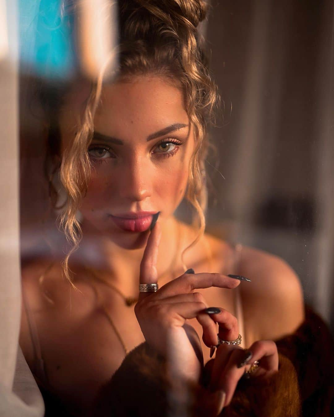 チャーリー・ジョーダンさんのインスタグラム写真 - (チャーリー・ジョーダンInstagram)「We’ll never be royals 👑  @revolve」1月16日 1時45分 - charlyjordan