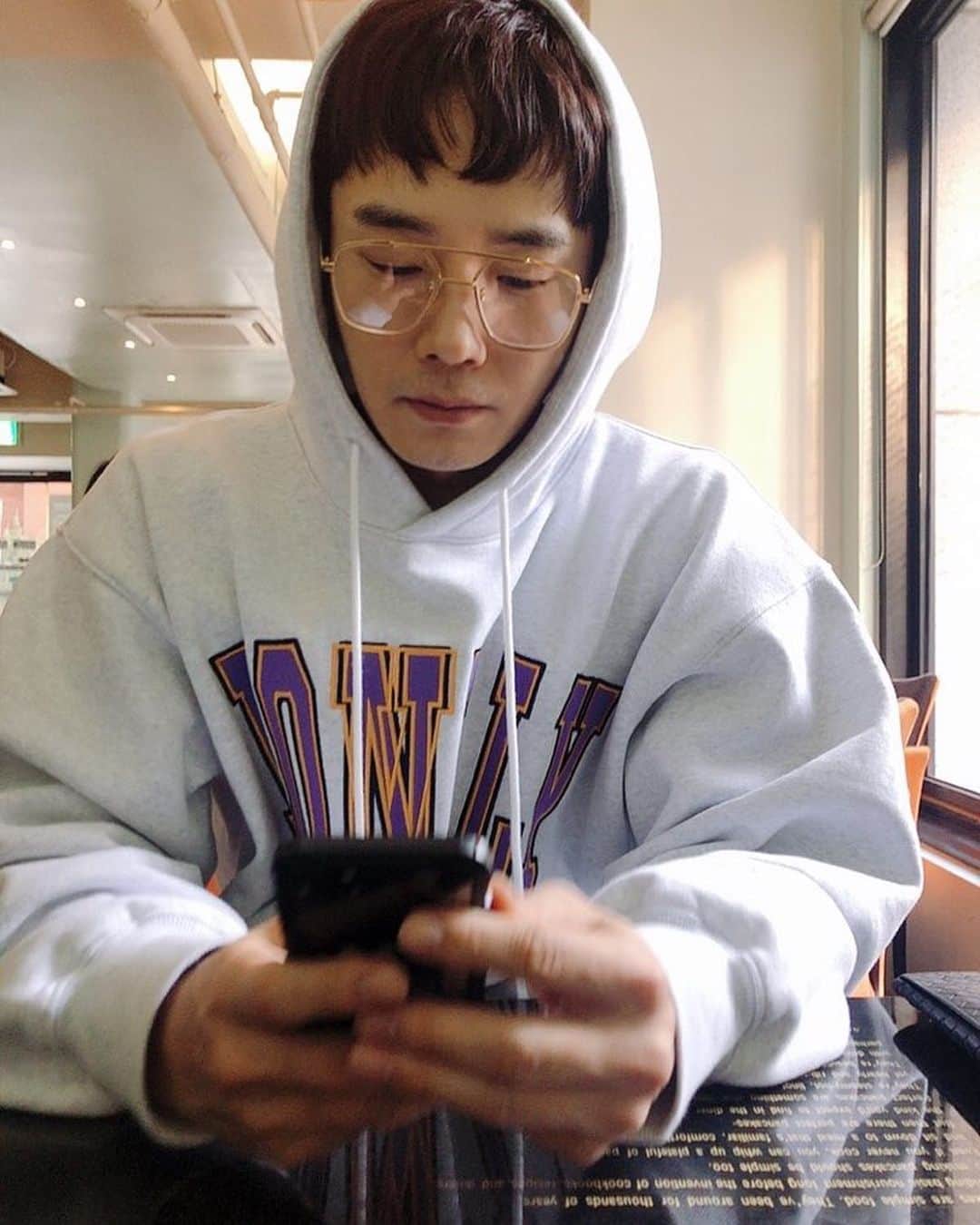 オン・ジュワンのインスタグラム：「꿀이 왔어요🍯 다들 꿀잠 자고~내일 꿀 같은 달달한 하루 보내고~🍯 그럼 다들 꿀밤🌙」