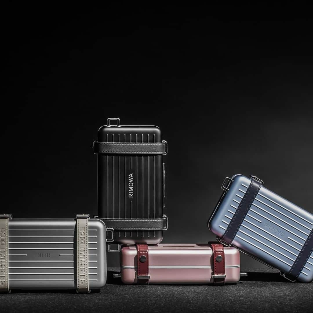 クリスチャンディオールさんのインスタグラム写真 - (クリスチャンディオールInstagram)「Kick off 2020 with a new case for your personal items with the #DiorxRIMOWA designs created by @MrKimJones and @Rimowa now available on our website and in our boutiques worldwide, ranging from a hand case to cabin luggage. © @PolBaril」1月16日 2時00分 - dior