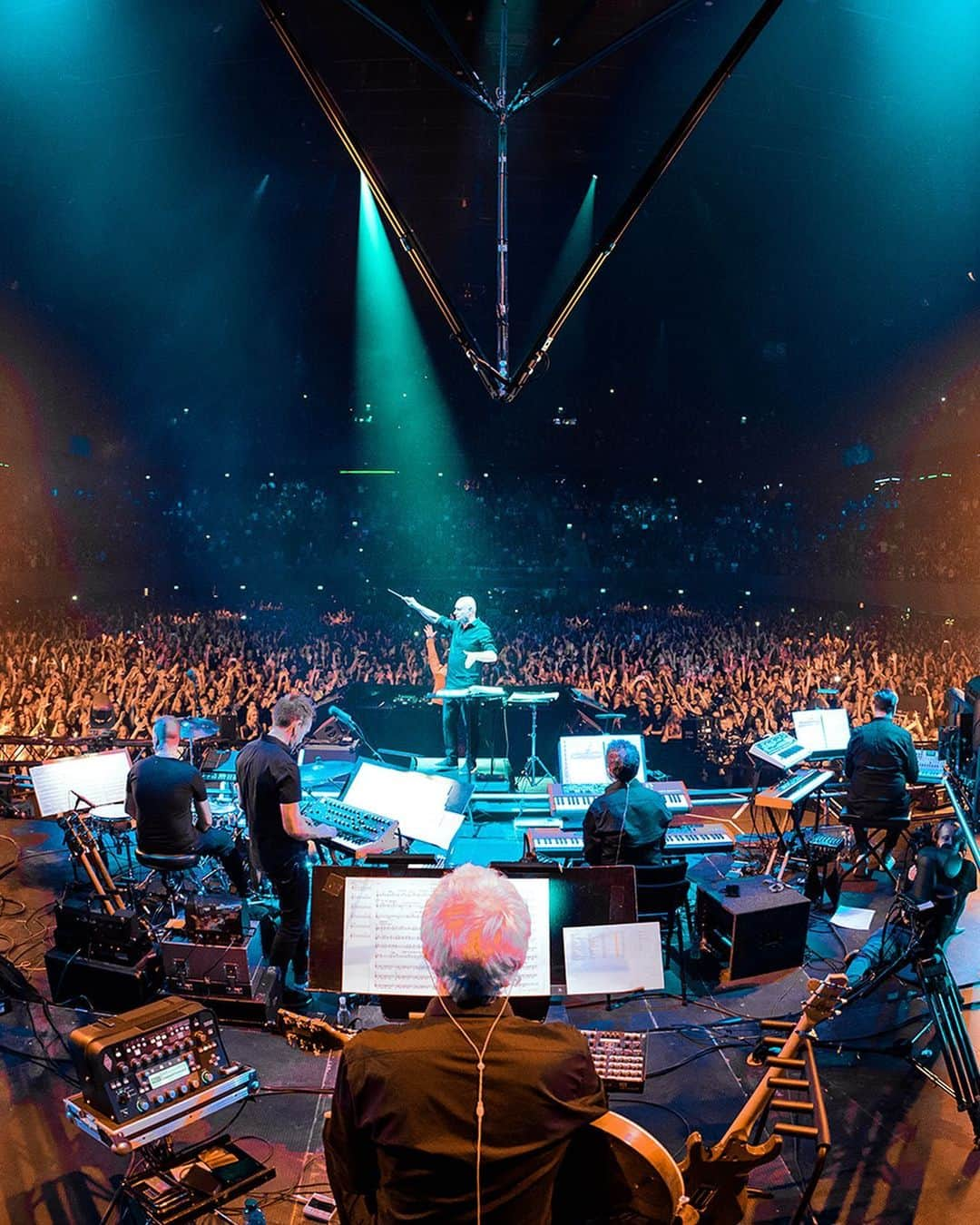 ハードウェルさんのインスタグラム写真 - (ハードウェルInstagram)「On October 18, 2018 we brought 'Symphony’ to a sold out Ziggo Dome together with the Metropole Orkest during Amsterdam Dance Event🎻 An epic journey through 30 years of dance music captured in 90+ tracks and an over 2 hour show. It was a magical evening and my final show till date.❤ Do you want to relive how 17,000 people of All Ages came together and showed how music unites? Link in ➡️ Bio #StoryOfHardwell」1月16日 2時00分 - hardwell