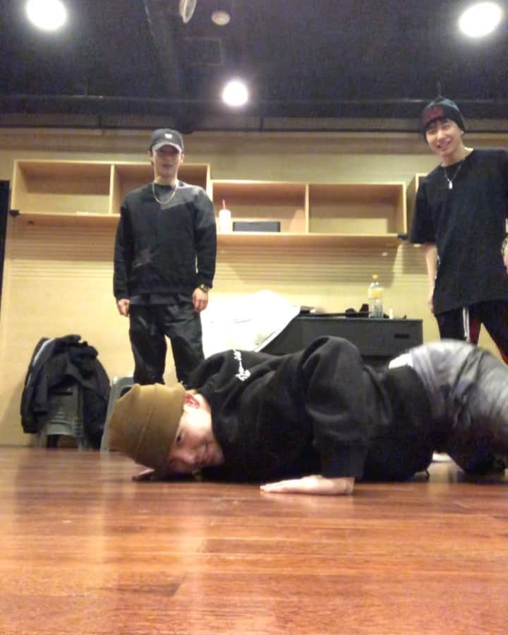 ZELO のインスタグラム：「속도 x2 #Mood 🕺🏻: @byzelo」