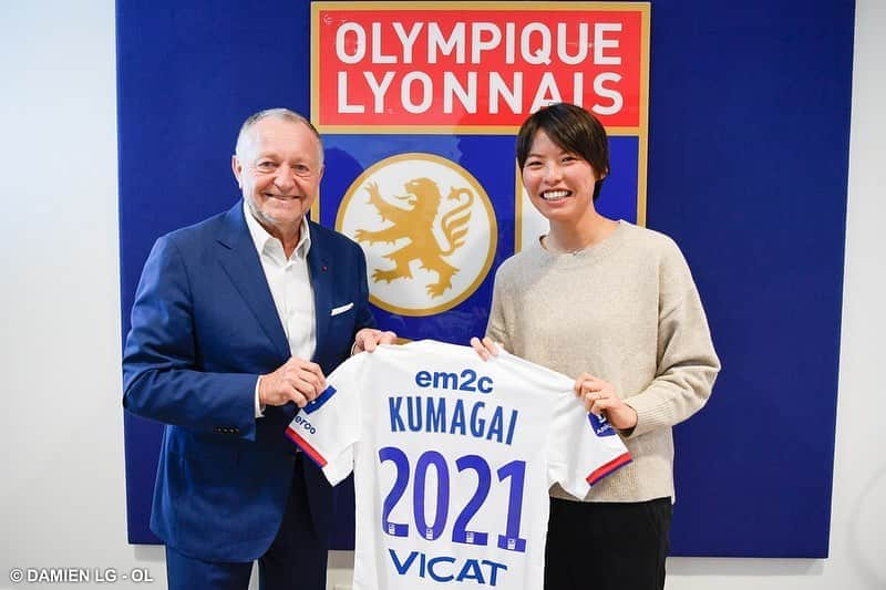 熊谷紗希さんのインスタグラム写真 - (熊谷紗希Instagram)「J’ai prolonger avec @ol jusqu’en 2021🔴🔵 Je suis très fière de pouvoir porter ce maillot et de pouvoir jouer avec meilleures coéquipières🙏🏻 Je remercie tout et je vais tout donner pour mon club👊🏻 本日、リヨンと1年契約を更新しました。 この素晴らしいクラブで、大好きなサッカーに挑めることに感謝です🙏🏻 また、さらに成長出来るように日々精進していきたいと思います💪🏻 Merci beaucoup🙏🏻#teamol#🔴🔵 📸　@damienlgphoto」1月16日 2時09分 - kumagai1017