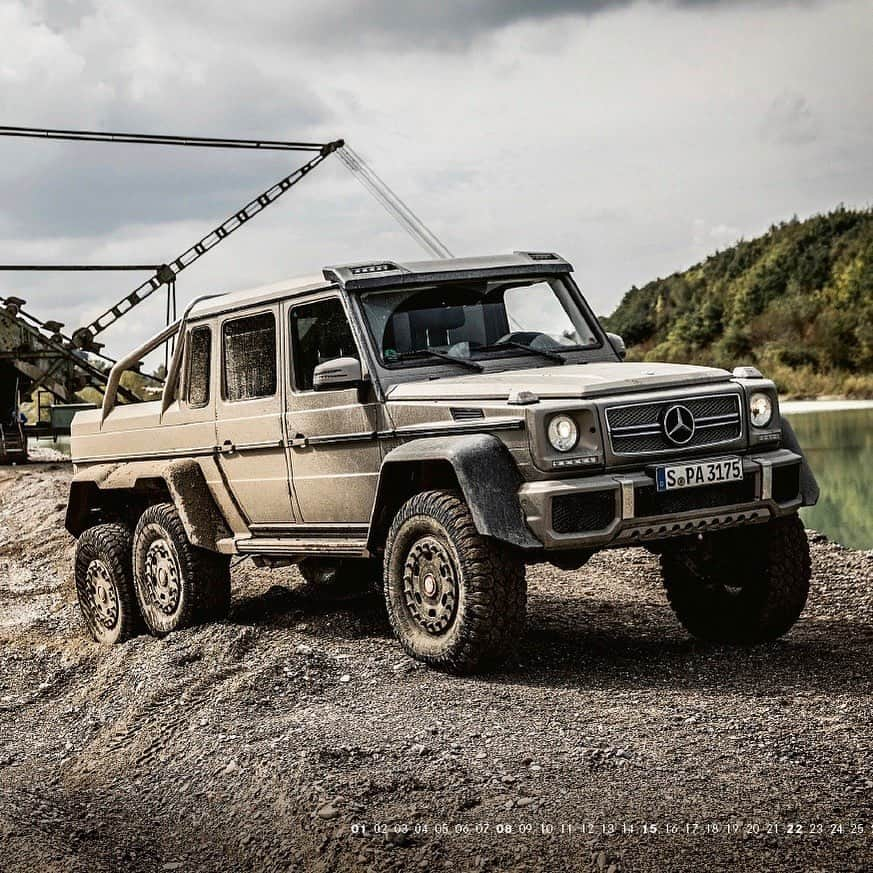 メルセデス・ベンツさんのインスタグラム写真 - (メルセデス・ベンツInstagram)「Will the #G63 #6x6 fit on your wall? 😉 Sweeten the year #2020 for you (or your beloved ones) with our #MercedesBenz Fan-Calendar - exclusively available in our Online Store!」1月16日 2時10分 - mercedesbenz