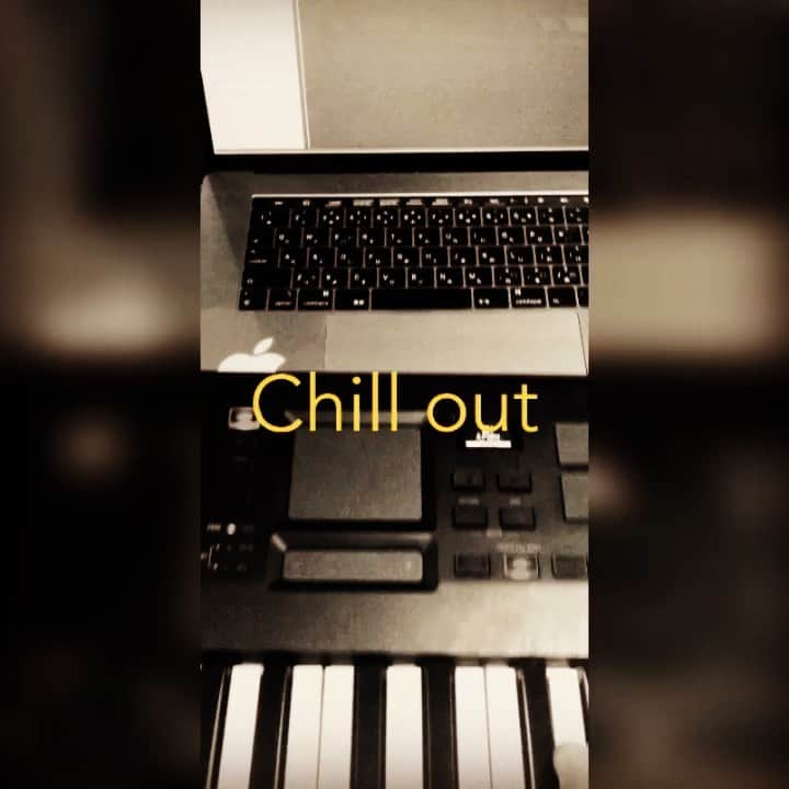 辻村勇太のインスタグラム：「#chilloutmusic  #bassist #pianopractice #bassplayer #music」