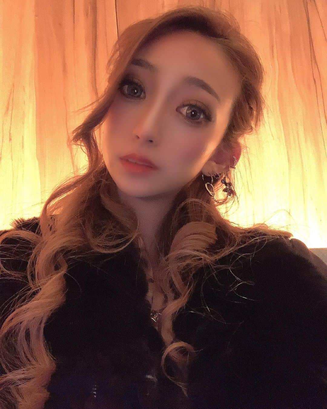 優姫ゆいなさんのインスタグラム写真 - (優姫ゆいなInstagram)「・ おつかれさまでした🥺 今日はほんとに疲れたー😭😭 みなさまおやすみなさい💤 ライノミやって寝よう✨ ・ ・  #ファブリック#東京#六本木#新宿#歌舞伎町#名古屋#栄#錦#岐阜県#岐阜市#柳ヶ瀬#多治見市#キャバクラ#キャバ嬢#love#お酒#アルコール#follow#Instagram#ゆいな#優姫ゆいな#コスプレ#レイヤー」1月16日 2時19分 - yuina_az