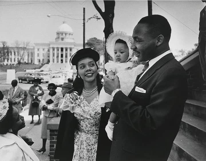アース・ウィンド・アンド・ファイアーのインスタグラム：「Happy Birthday to the Reverend Dr. Martin Luther King Jr. born on January 15, 1929.⠀ Thank you for your words, your example, your sacrifice 🙏🏿」