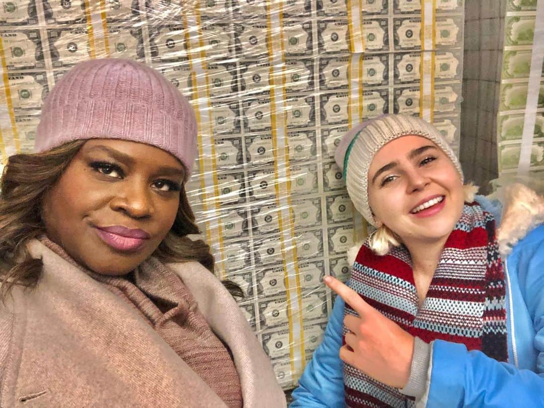 Rettaのインスタグラム：「• Cash Rules Everything Around Me  CREAM get the money! Dolluh dolluh bill y’all. - @wutangclan • It felt like we were in this storage unit for an eternity.」