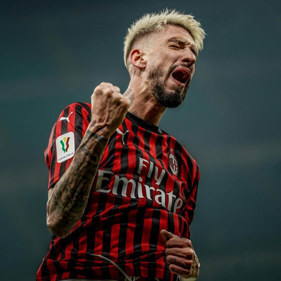 ACミランさんのインスタグラム写真 - (ACミランInstagram)「2⃣-0⃣ at the break ⏳ Good way to celebrate your 50th appearance, @samucastillejo 👏🏻 #CoppaItalia #MilanSPAL #SempreMilan」1月16日 2時58分 - acmilan