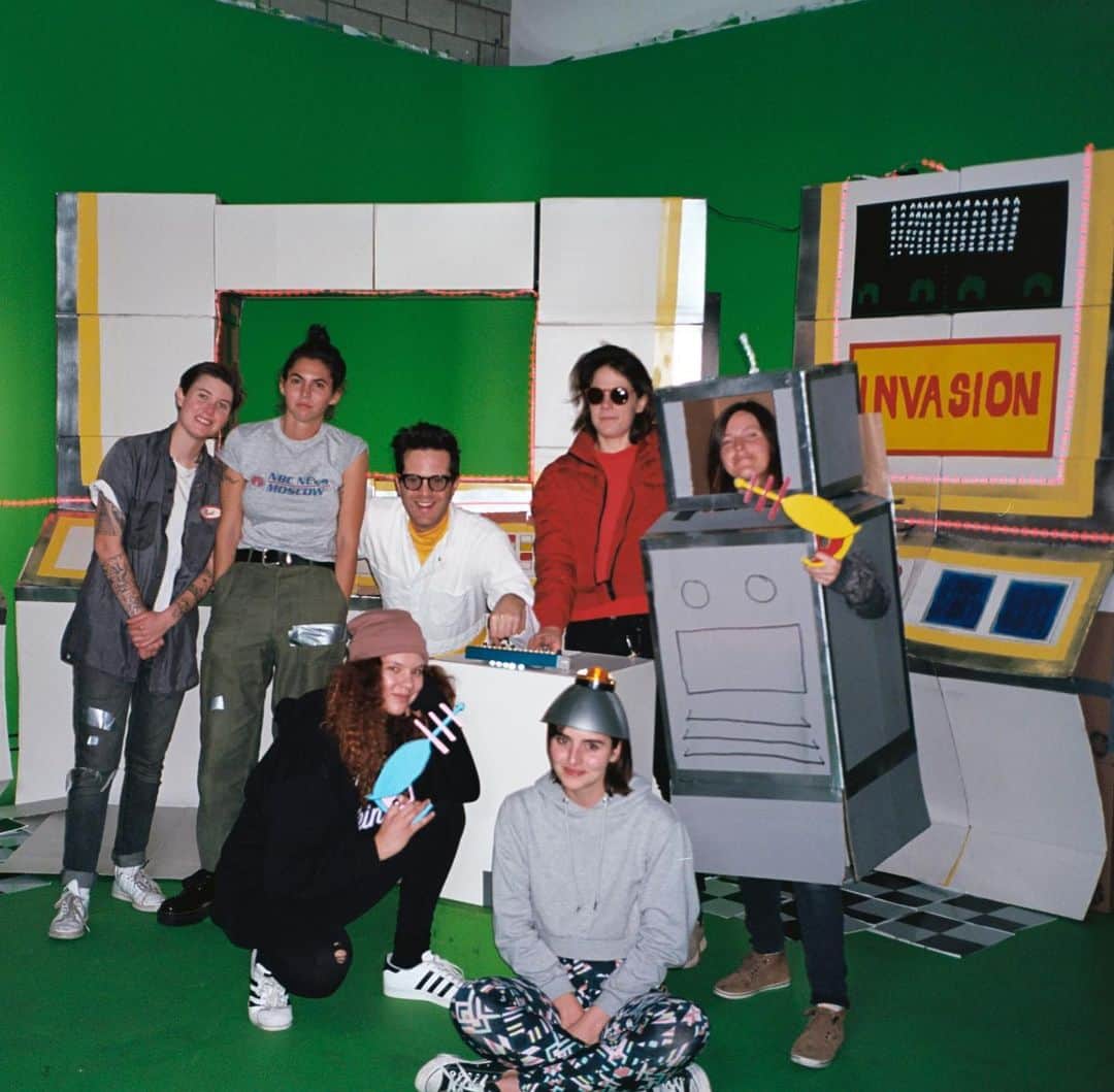 メイヤー・ホーソーンのインスタグラム：「I had so much fun making this video!!!! (If you haven’t seen it yet scroll back one in my timeline) Thank you to my fearless team of space crusaders! I haven’t felt this free since Mike was on TV! 📺」
