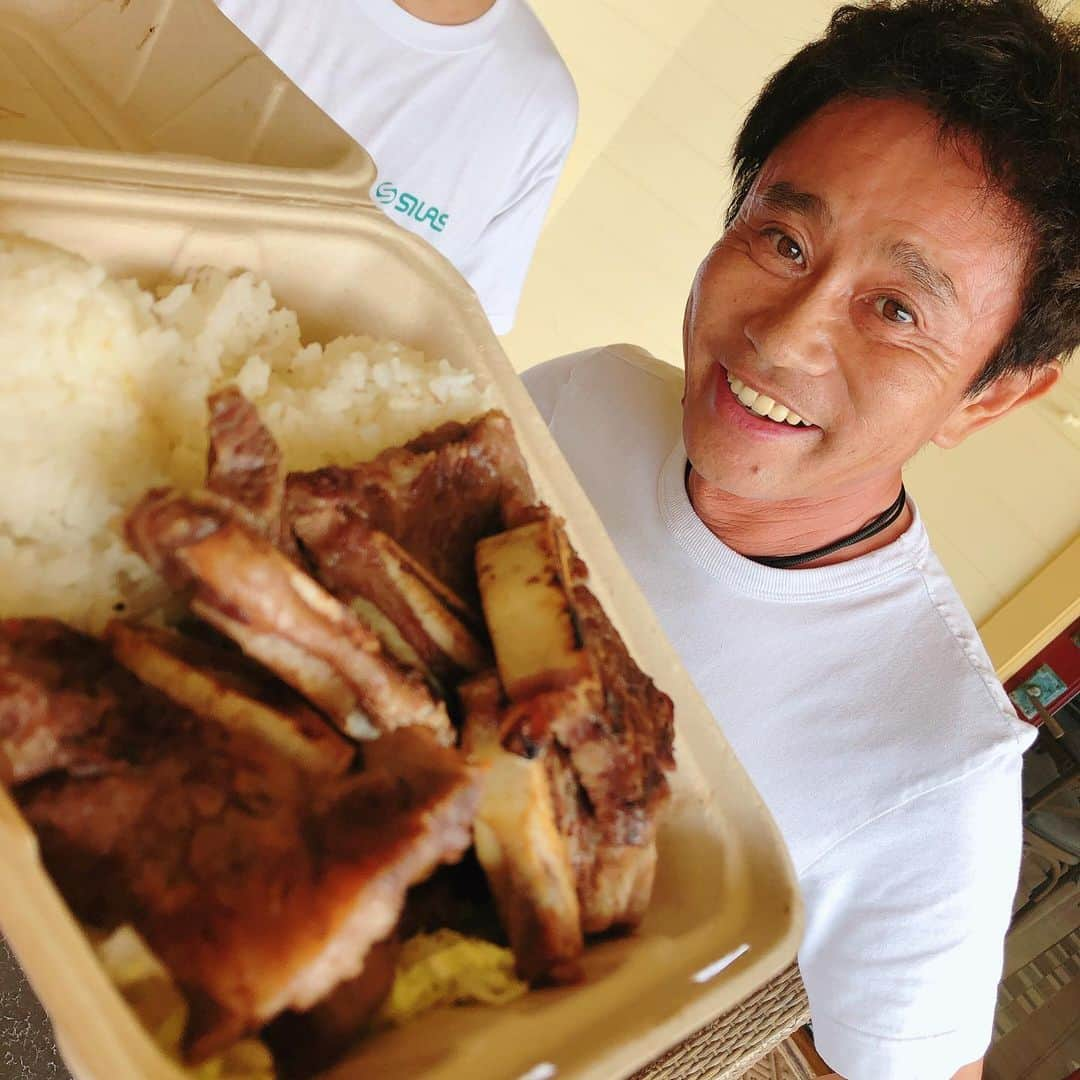 浜田雅功の旅日記さんのインスタグラム写真 - (浜田雅功の旅日記Instagram)「頂きまーす🍽 🍖と🦍🐿🦖🐊🐆🦈🐖🐖 #浜ちゃん後輩と行くハワイ島で休日  #大阪チャンネル #浜田雅功 #浜ちゃん #ライセンス井本 #どりあんず平井 #どりあんず堤 #サカイストまさよし #チーモンチョーチュウ菊地 #プラスマイナス岩橋 #天竺鼠瀬下  投稿者平井」1月16日 8時49分 - hamachankyuzitsu