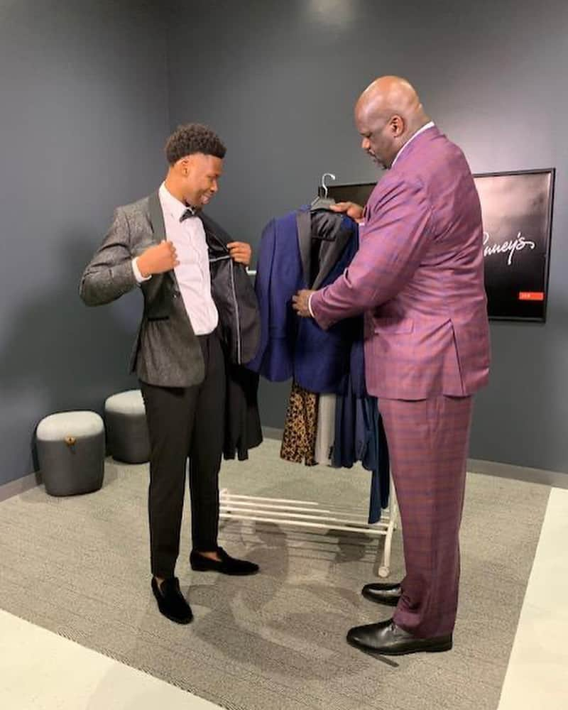 シャキール・オニールさんのインスタグラム写真 - (シャキール・オニールInstagram)「#ad Check out Dallas baller, Kylon Owens. I got to be his personal big & tall stylist at @JCPenney for the day. Kylon’s graduating with a high school diploma and associate’s degree at the same time, AND has played varsity ball since freshman year. #AllAtJCP」1月16日 8時50分 - shaq