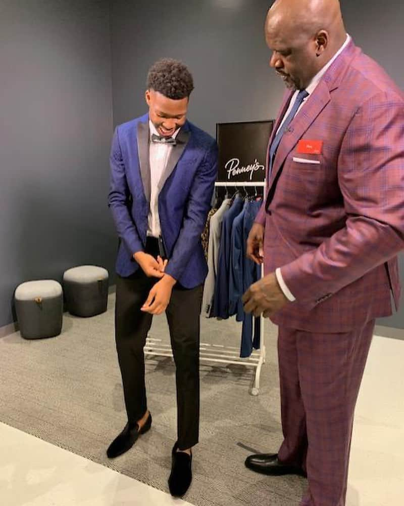 シャキール・オニールさんのインスタグラム写真 - (シャキール・オニールInstagram)「#ad Check out Dallas baller, Kylon Owens. I got to be his personal big & tall stylist at @JCPenney for the day. Kylon’s graduating with a high school diploma and associate’s degree at the same time, AND has played varsity ball since freshman year. #AllAtJCP」1月16日 8時50分 - shaq