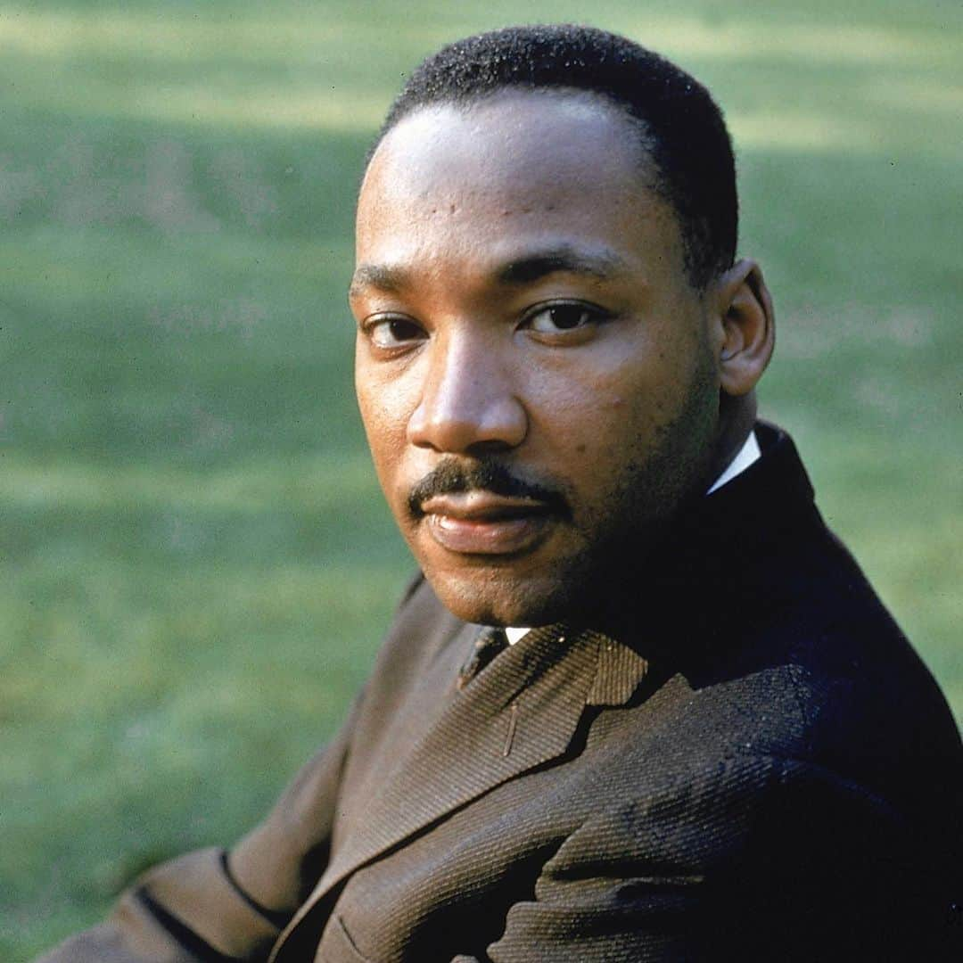 ションダ・ライムズさんのインスタグラム写真 - (ションダ・ライムズInstagram)「“Injustice anywhere is a threat to justice everywhere.”⁣ ⁣ Dr. Martin Luther King Jr. would have turned 91 today. We celebrate and honor his teachings and courage. ⁣ ⁣ #InspirationWednesday 📷: @gettyimages」1月16日 3時28分 - shondarhimes