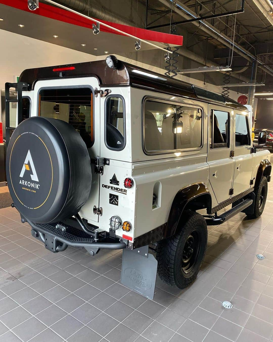 CarsWithoutLimitsさんのインスタグラム写真 - (CarsWithoutLimitsInstagram)「Arkonik Defender 110  Photo @shaw416  #carswithoutlimits #defender110 @protechmc_to @arkonik」1月16日 3時33分 - carswithoutlimits