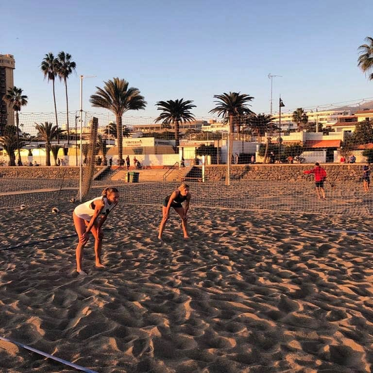 マルガレーテ・コズーフさんのインスタグラム写真 - (マルガレーテ・コズーフInstagram)「Almost three weeks on this special island 🌴. Enjoying the last days here. #beachvolleyball #womanpower #beachgirls #myway #grateful #tenerife #sport #followyourheart #guidance」1月16日 4時02分 - maggiekozuchofficial_