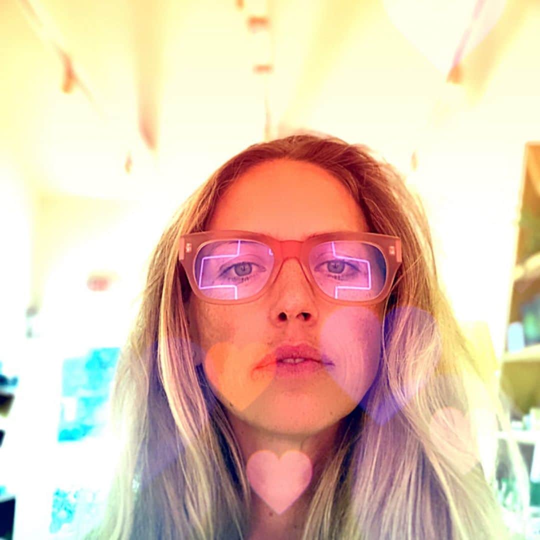 レイラニ・ビショップのインスタグラム：「Wednesday 👓Aloha #LA ..I am here :)) And it’s been to long! Come by #botanicabazaar in the Pacific Palisades tomorrow night, Jan 16th from 7-9 ao I can give you a squeeze & meet 2 of my favorite brands @caddis_life eyewear and @bldgactive skin repair ♥️♥️ as we sip the BEST organic tequila @solento_tequila with our neighbors @buckmason ..It’s a party!!! ♥️ Leilani」