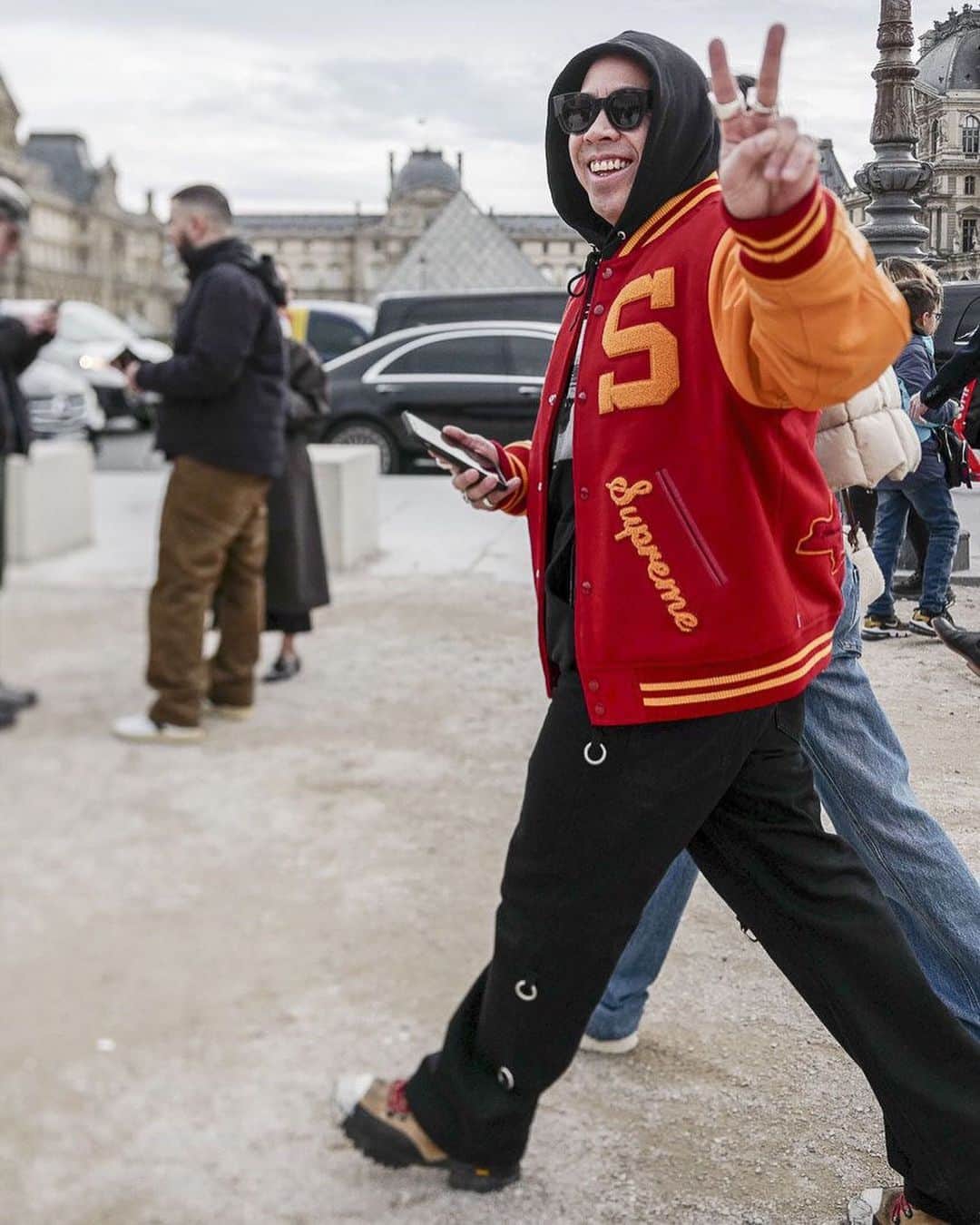 GQさんのインスタグラム写真 - (GQInstagram)「Check out our favorite fits from the weeklong rolling party that is Paris Fashion Week. Hit the link in bio to see more. #pfw (📸@bleumode)」1月16日 4時28分 - gq